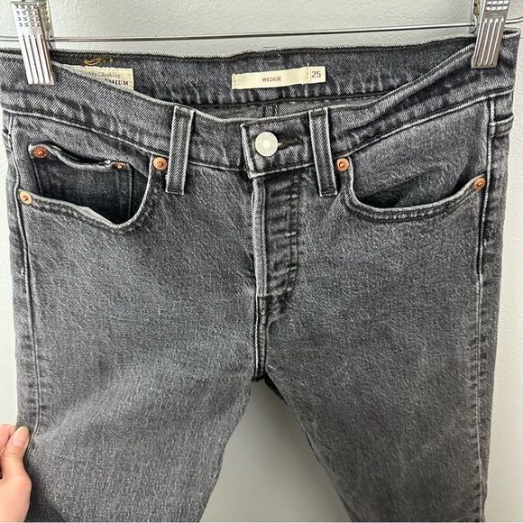 Levi's Dark Grey Wash High Rise Wedgie Denim Jeans Size 25 - Picture 5 of 16